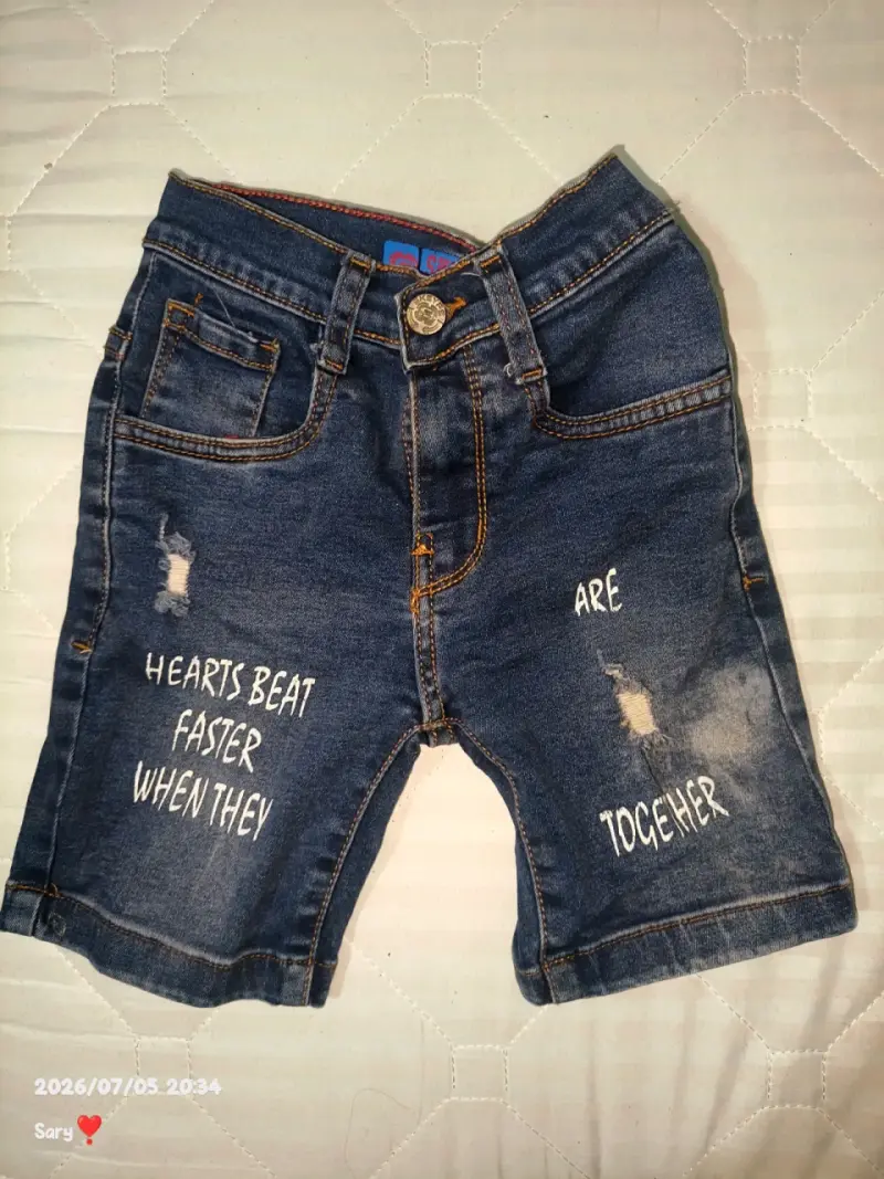 Shorts de mezclilla para niño con diseño - 1