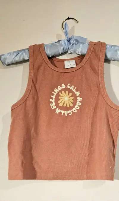 Polera sin mangas rosa con estampado floral - miniatura 2