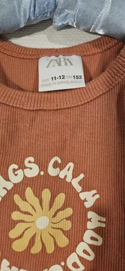 Polera sin mangas rosa con estampado floral - miniatura 3