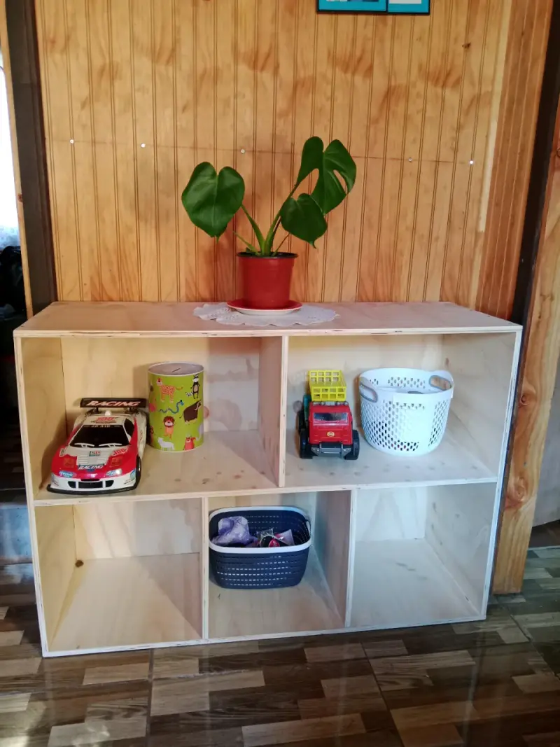 Estante de madera con compartimentos - 3