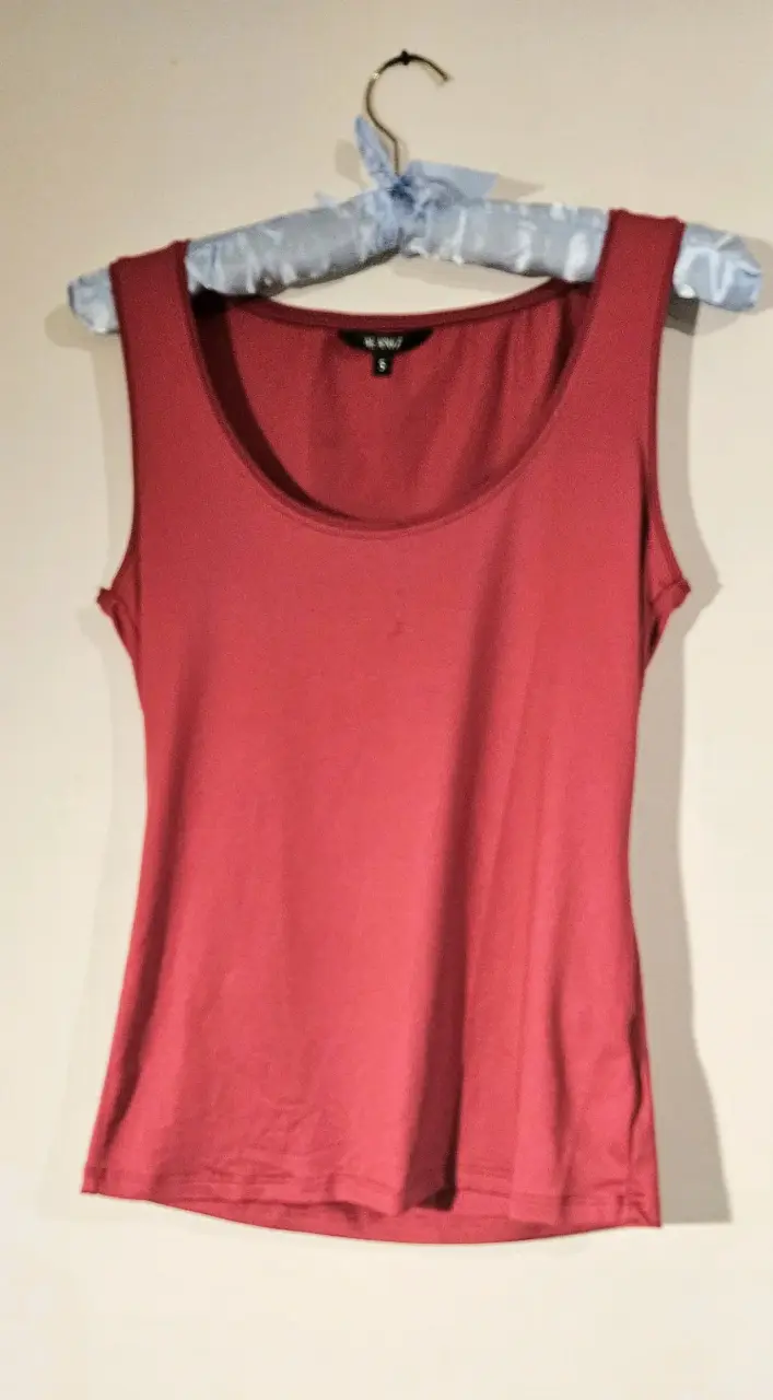 Polera sin mangas fuccia talla S - 1