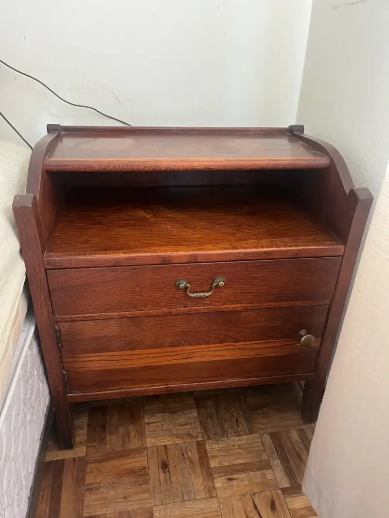 Veladores vintage de madera con cajones - 1