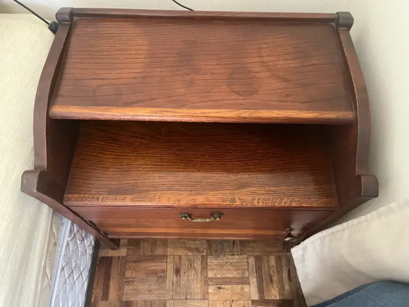 Veladores vintage de madera con cajones - 2