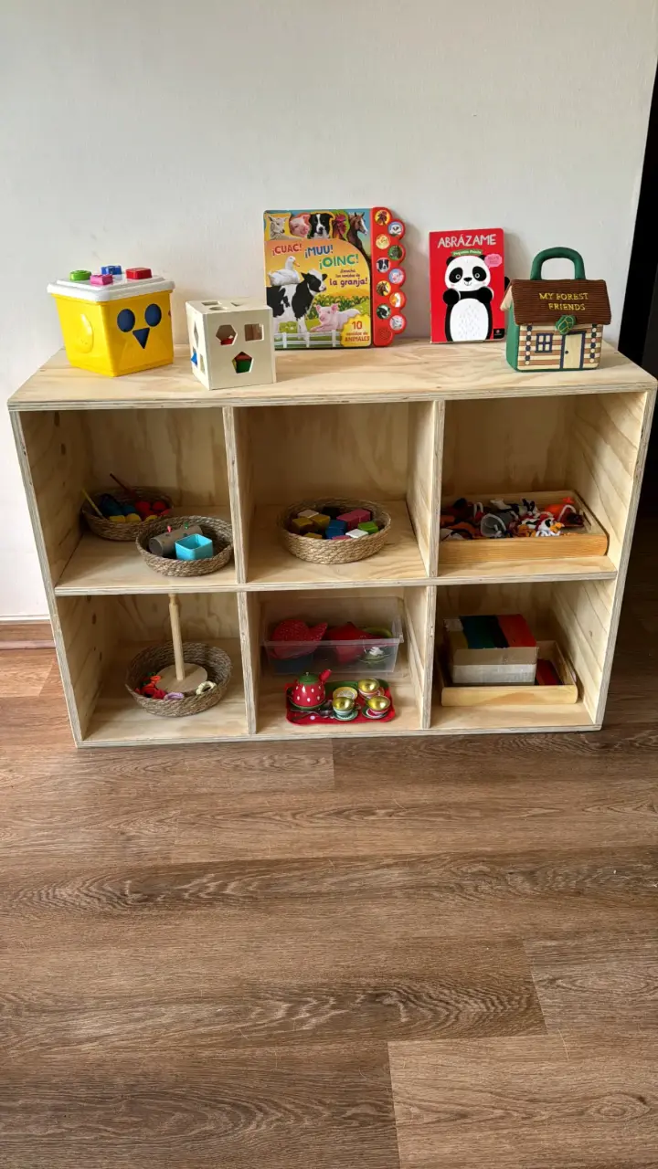 Estante de madera para juguetes y libros - 1