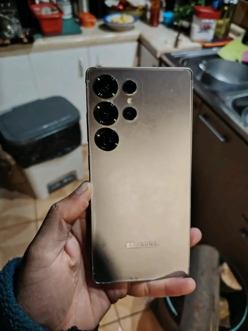 Samsung Galaxy S25 Ultra en buen estado - 1