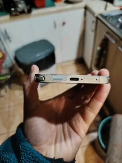 Samsung Galaxy S25 Ultra en buen estado - miniatura 2