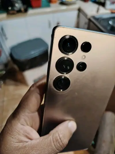 Samsung Galaxy S25 Ultra en buen estado - miniatura 4