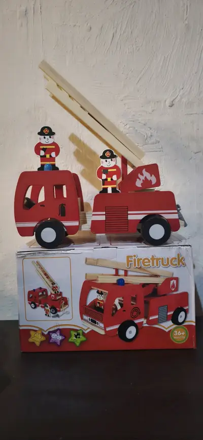 Camión de bomberos de madera para niños - miniatura 3
