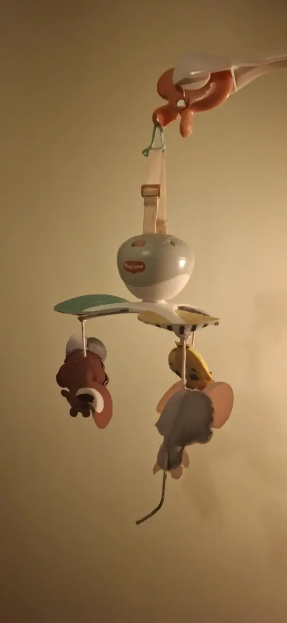 Móvil musical para cuna con animales TinyLove - 2