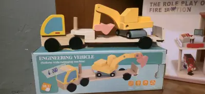 Camión de juguete de madera con excavadora - miniatura 2