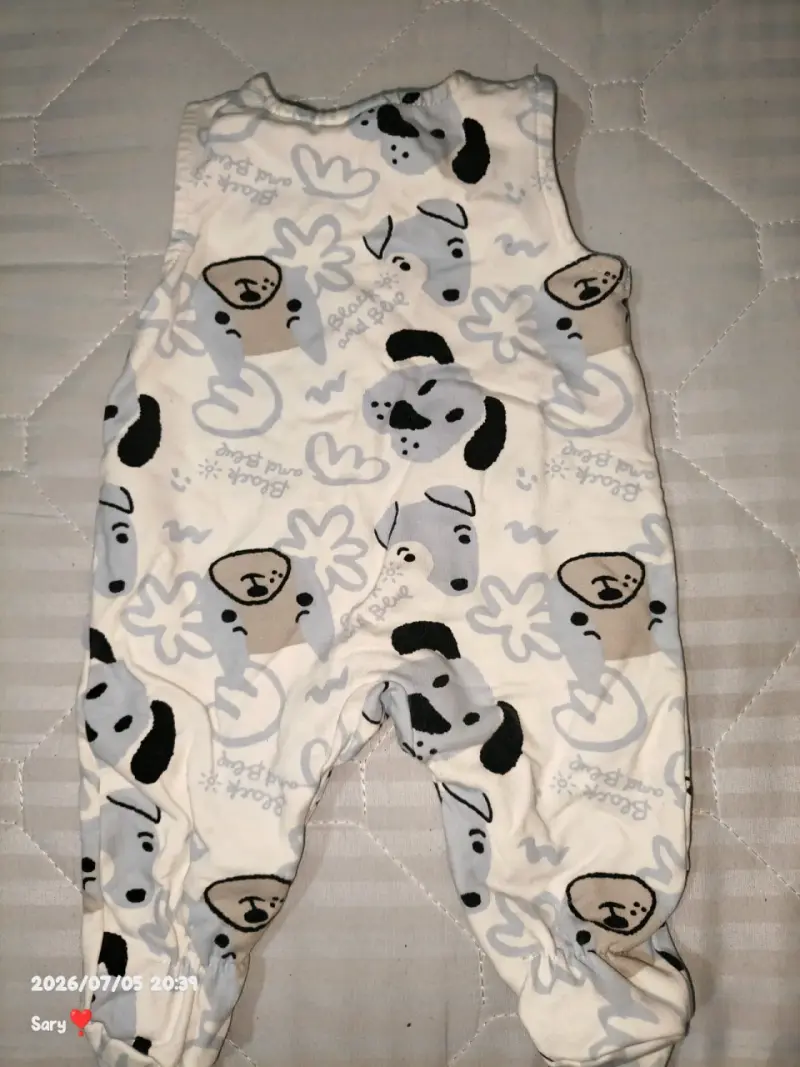 Conjunto infantil con diseño de perritos - 4