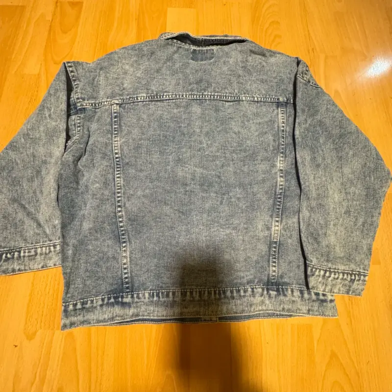 Chaqueta de mezclilla con diseño bordado - 2