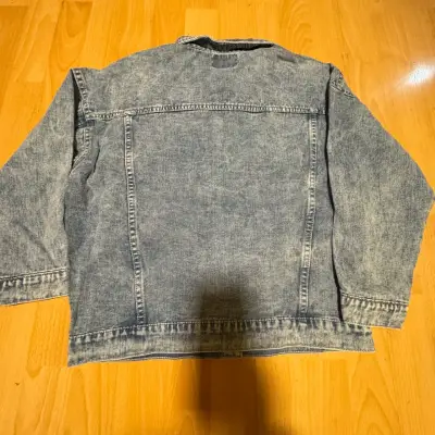 Chaqueta de mezclilla con diseño bordado - miniatura 2