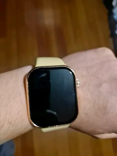 Smartwatch con correa amarilla y pantalla grande - miniatura 2