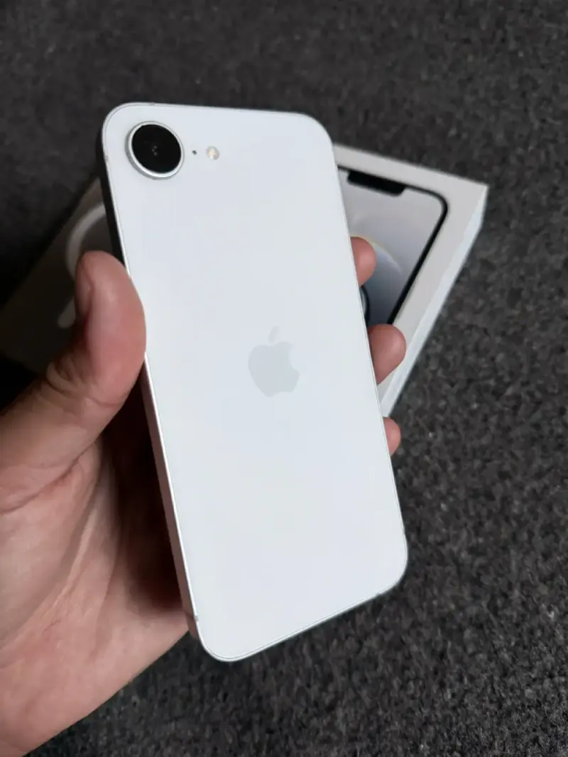iPhone 16e 128gb - 3