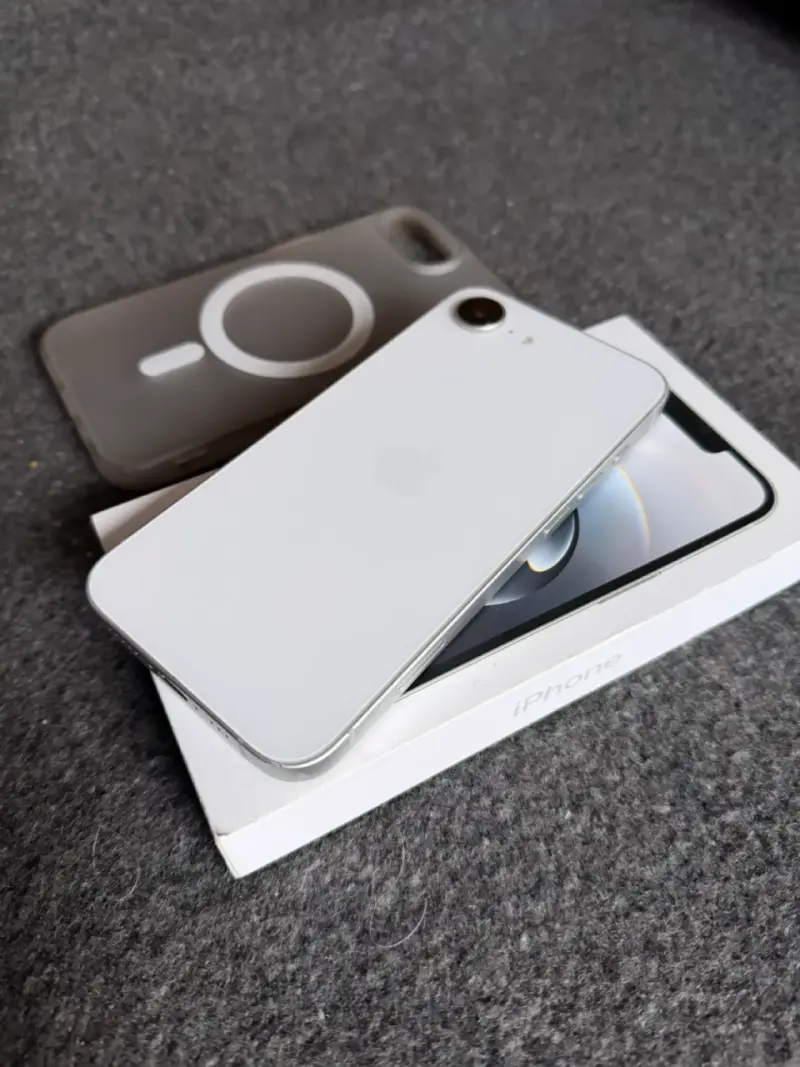 iPhone 16e 128gb - 6