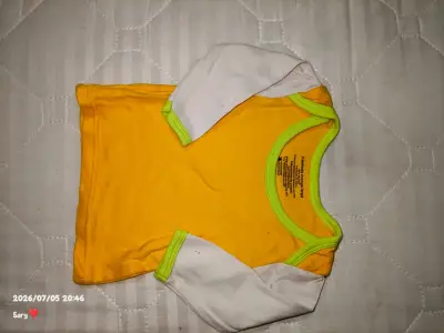 Polera infantil amarilla con mangas largas - miniatura 1