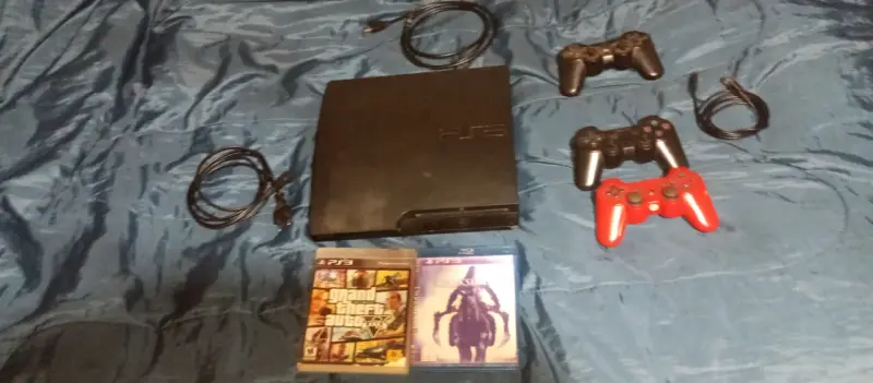 Consola PS3 con dos controles y juegos - 2