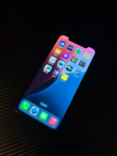 Iphone con funda transparente - miniatura 2
