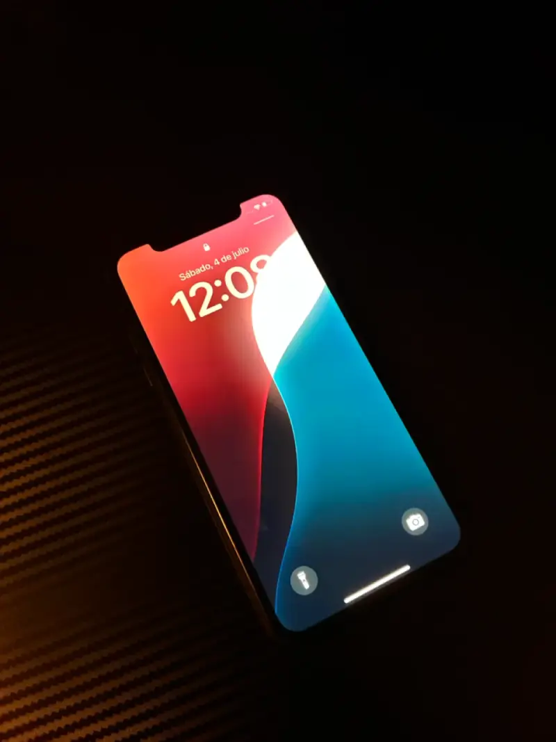 Iphone con funda transparente - 4