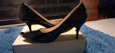 Zapatos de tacón negros elegantes - miniatura 1