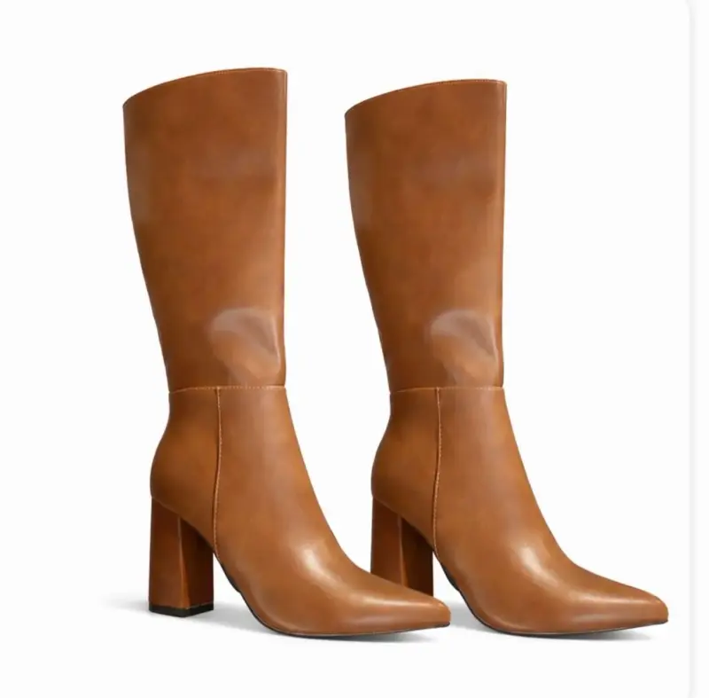 Botas de cuero marrón con tacón alto