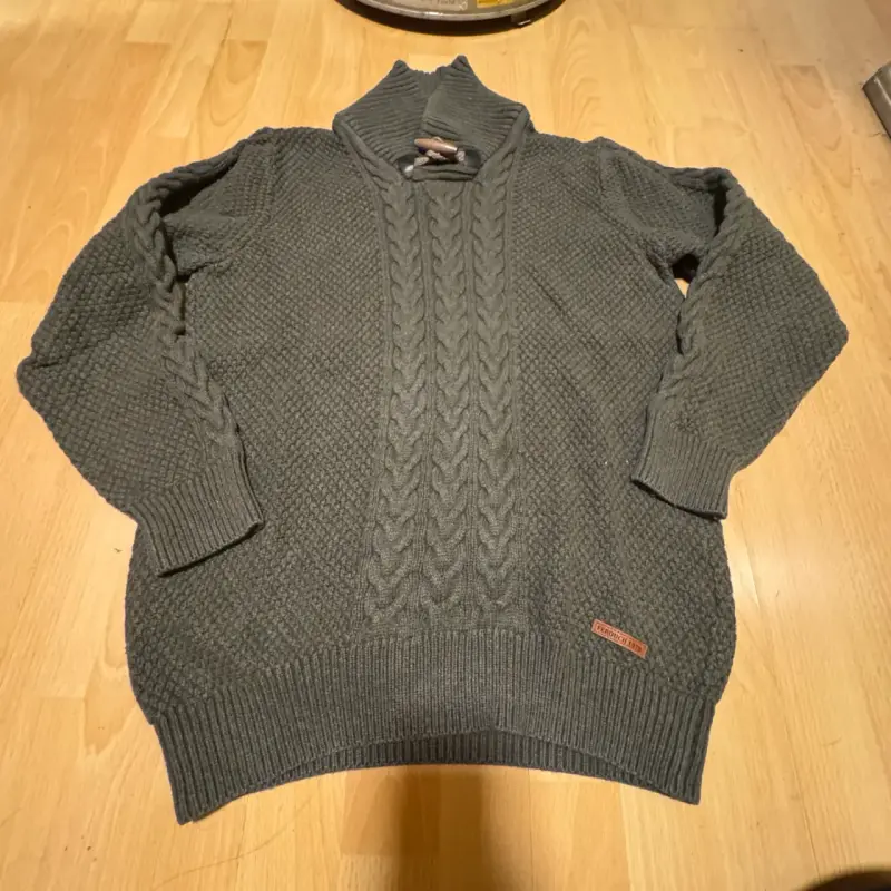 Suéter gris de lana con cuello alto ferrouch - 2