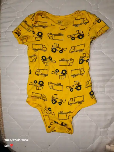 Body de bebé amarillo con estampado de vehículos - miniatura 1