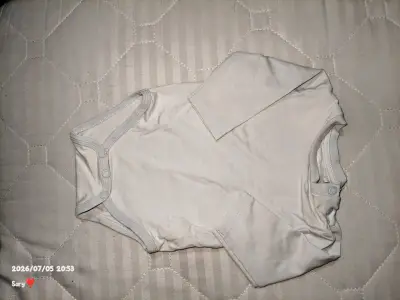 Body de bebé blanco con mangas largas - miniatura 1