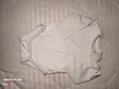Body de bebé blanco con mangas largas - miniatura 2