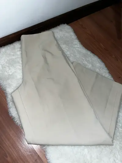 Pantalones beige elegantes para mujer - miniatura 1