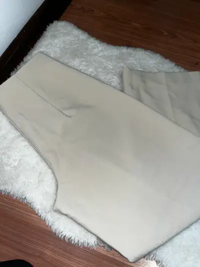 Pantalones beige elegantes para mujer - miniatura 3