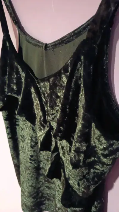 Blusa de terciopelo verde elegante - miniatura 4