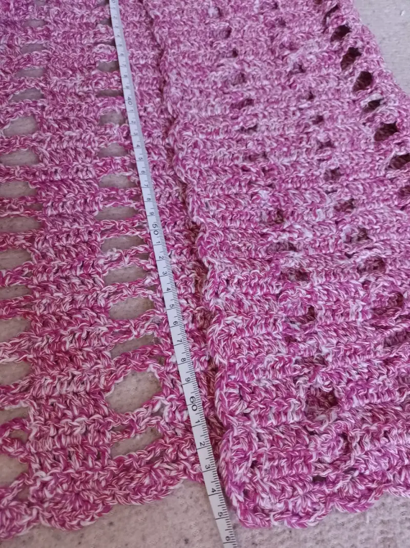 Chaleco tejido a crochet rosado - 1