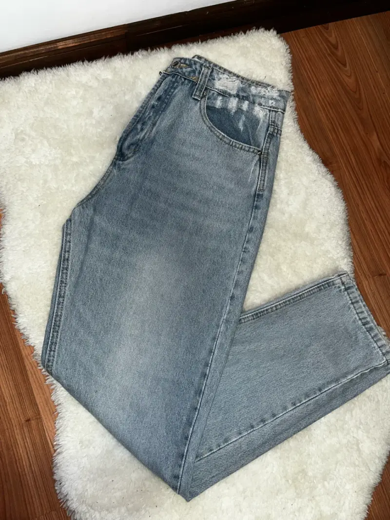 Jeans de mezclilla azul claro desgastados - 1