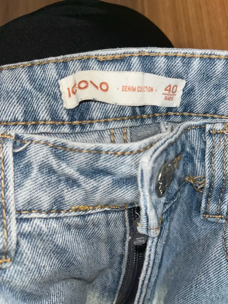 Jeans de mezclilla azul claro desgastados - 3