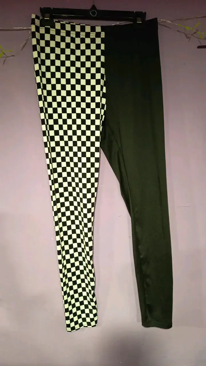 Calsa a cuadros y negro estilo único - 1