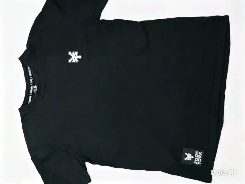Polera negra Zoo York con logo bordado