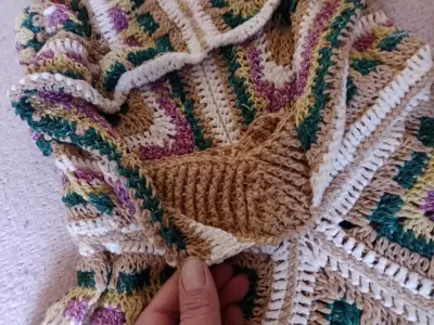 Poncho tejido a crochet multicolor - miniatura 1