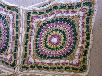 Poncho tejido a crochet multicolor - miniatura 2
