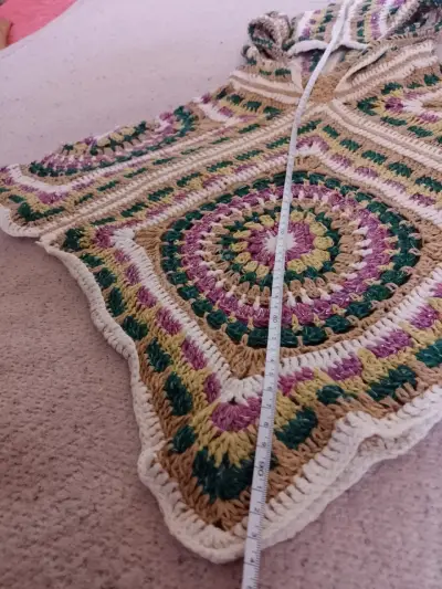 Poncho tejido a crochet multicolor - miniatura 4