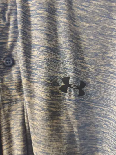 Polera deportiva Under Armour gris jaspeada - miniatura 1