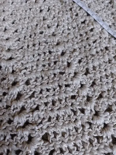Suéter tejido a crochet beige con brillo - miniatura 4