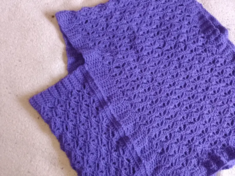 Ponchito tejido a crochet color morado - 1