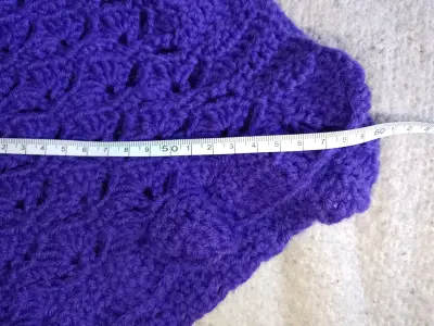 Ponchito tejido a crochet color morado - miniatura 3
