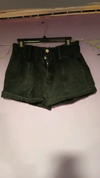 Shorts de mezclilla negros para mujer - miniatura 1
