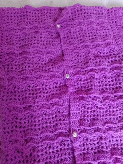 Chaleco tejido a crochet morado - miniatura 2