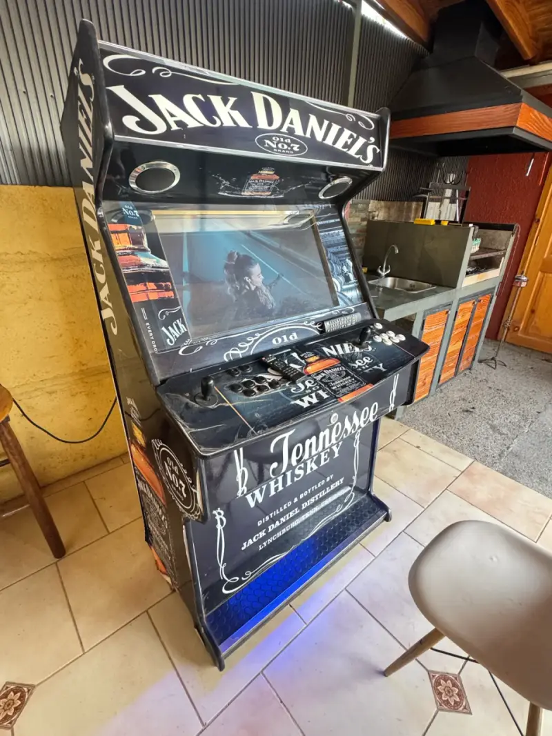Máquina arcade personalizada Jack Daniel's - 1