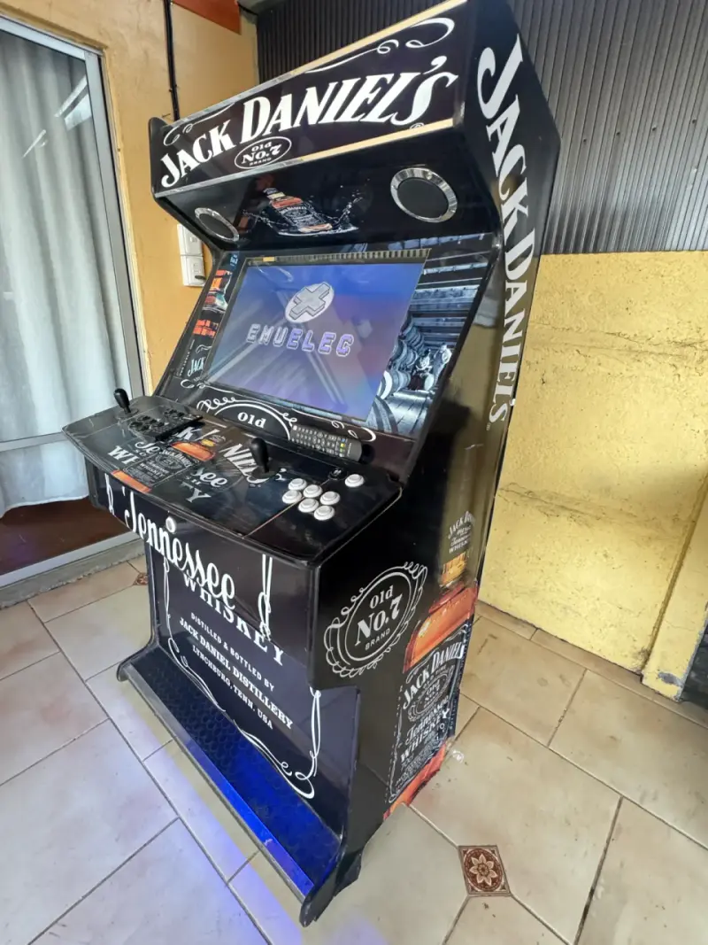 Máquina arcade personalizada Jack Daniel's - 2