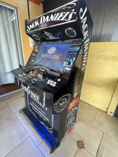 Máquina arcade personalizada Jack Daniel's - miniatura 2